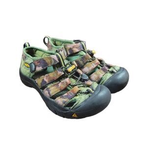 Keen  H2 Newport Green Camo Print  Waterproof Closed Toe Trail Sandals